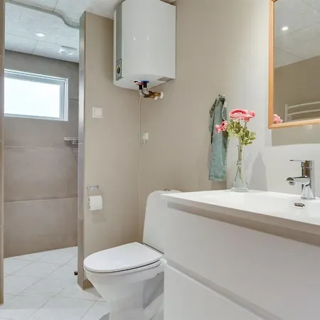 Niels - 1-5km From The Sea By Interhome